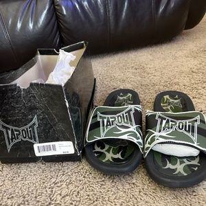 Price reduced!! Camo Men’s flip flops w Velcro strap